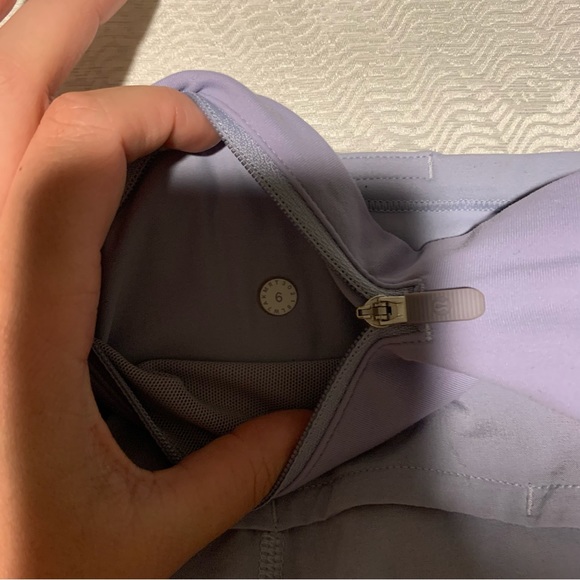 Lululemon size 6 used shorts - Picture 3 of 4